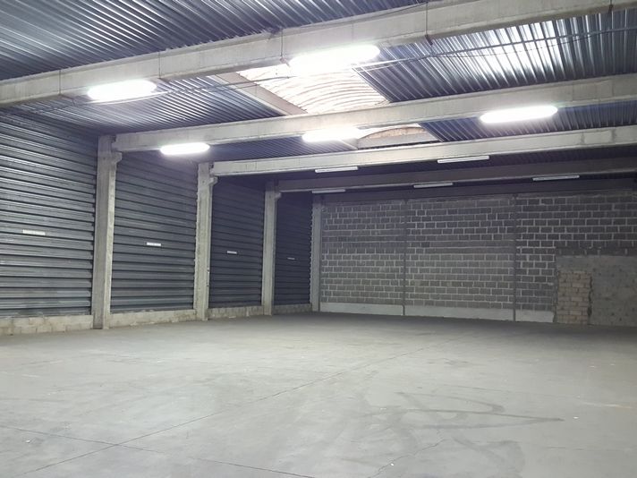 Location entrepôts 1160 m² non divisibles