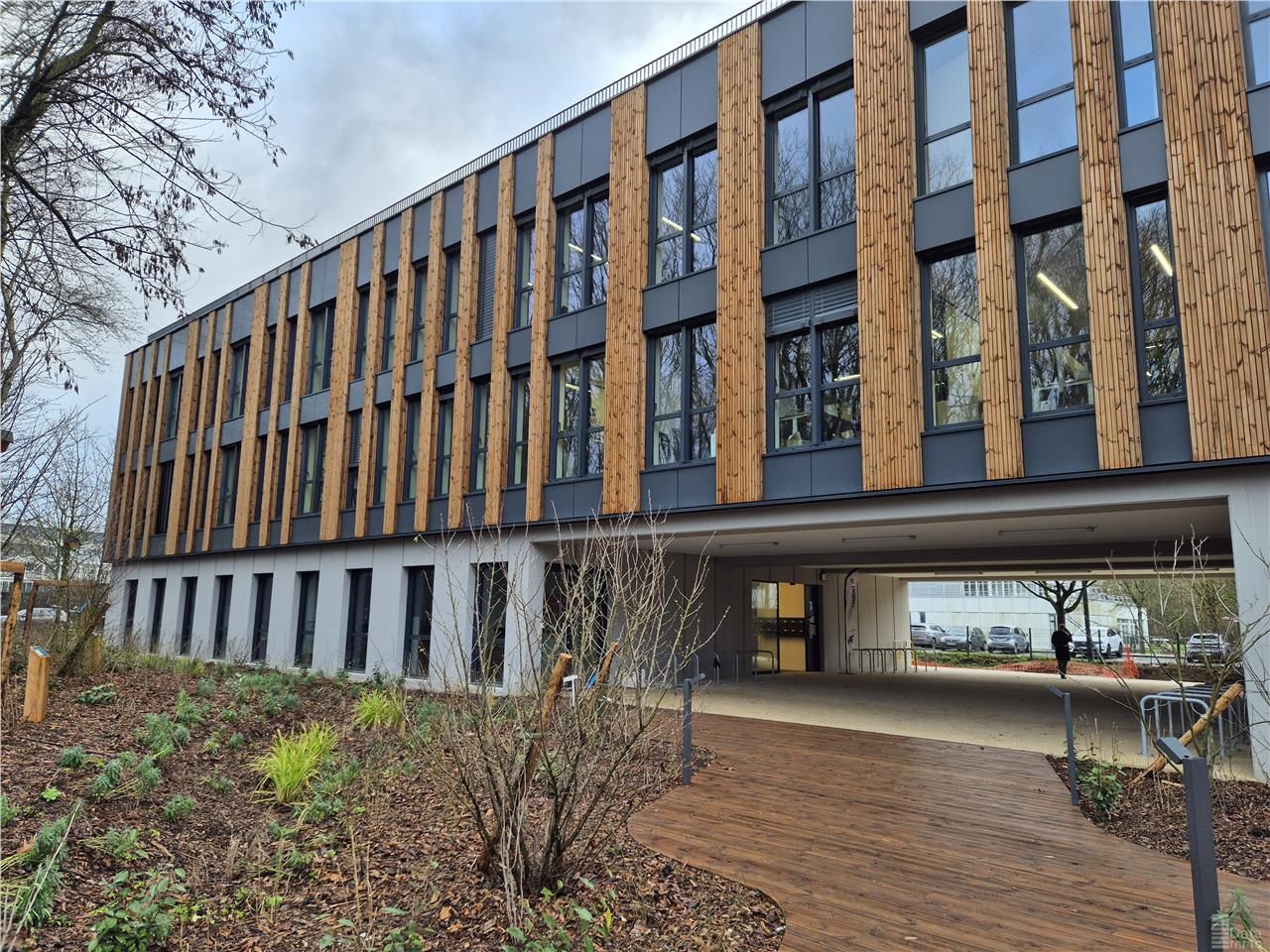 Location bureaux 1411 m² non divisibles