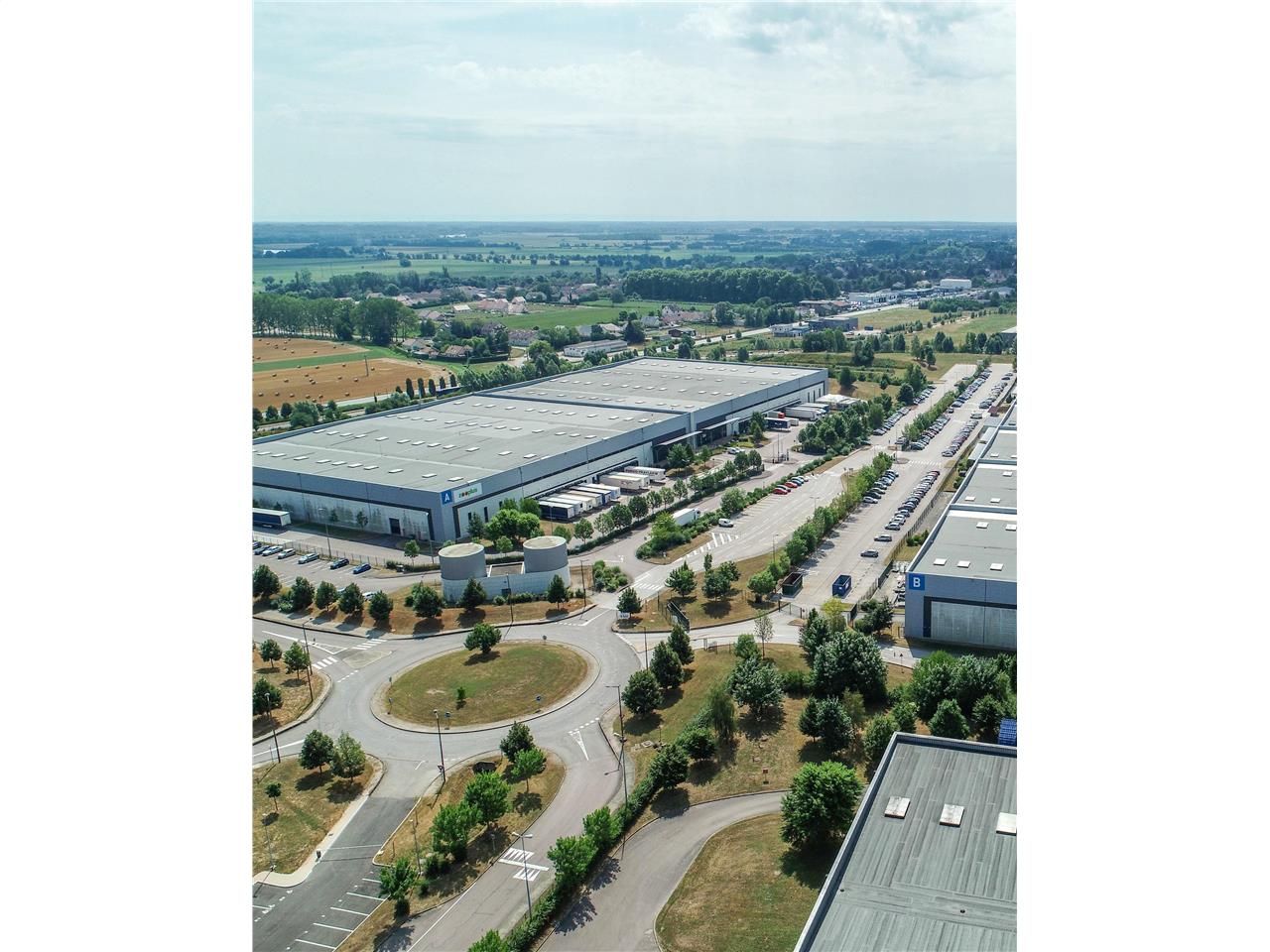 Location entrepôts 22541 m² non divisibles