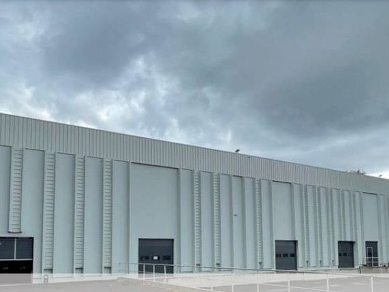 Location entrepôts 3993 m² non divisibles