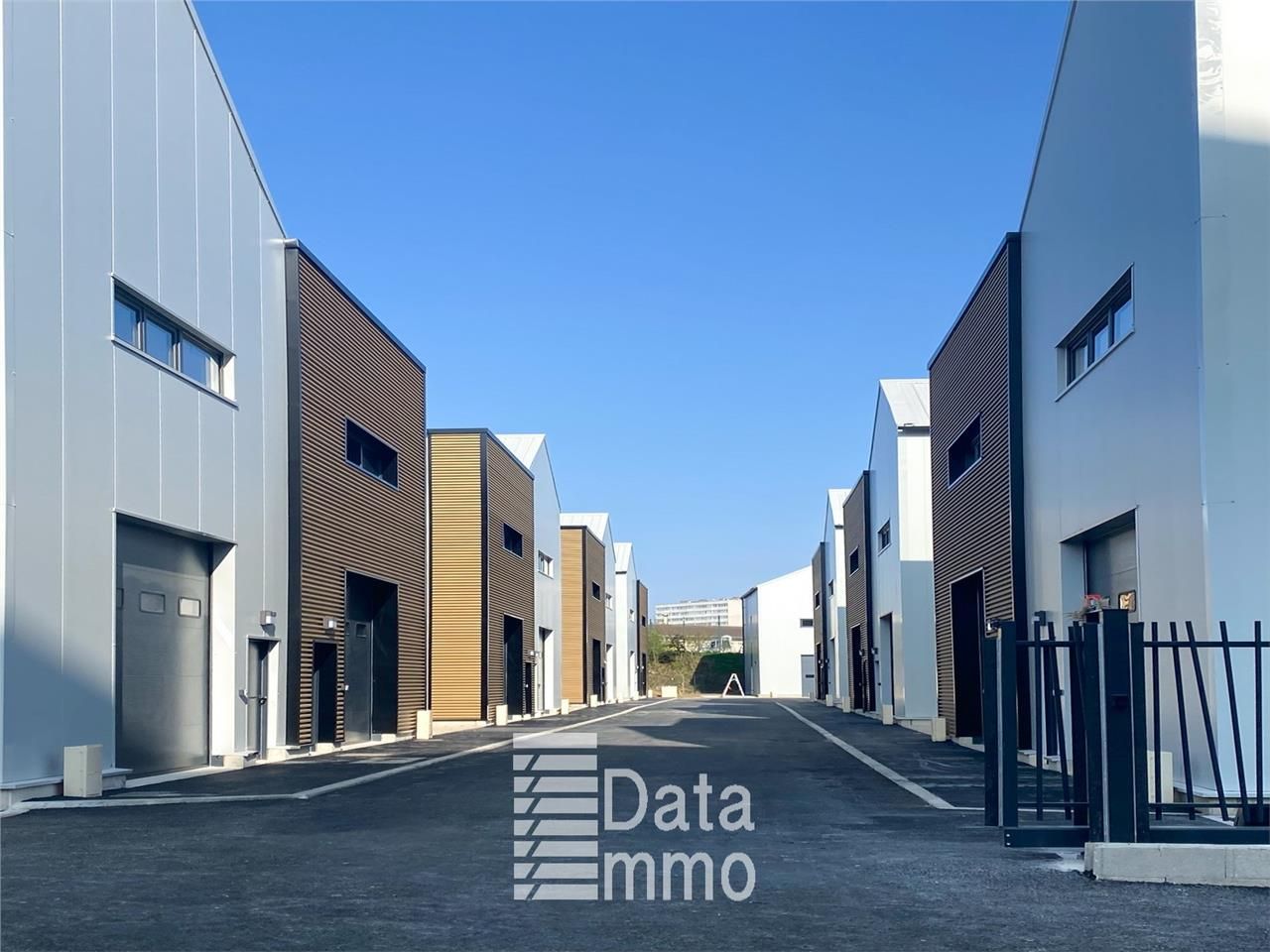 Location entrepôts 4106 m² non divisibles