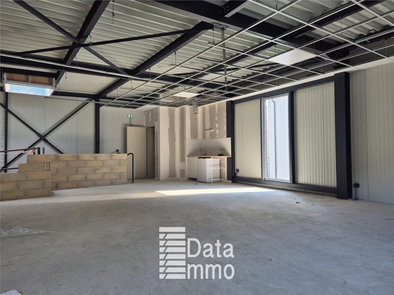 Location entrepôts 4106 m² non divisibles