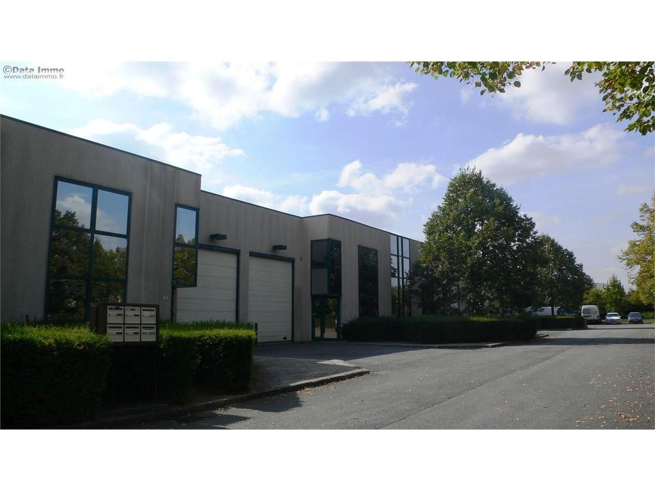 Location entrepôts 369 m² non divisibles