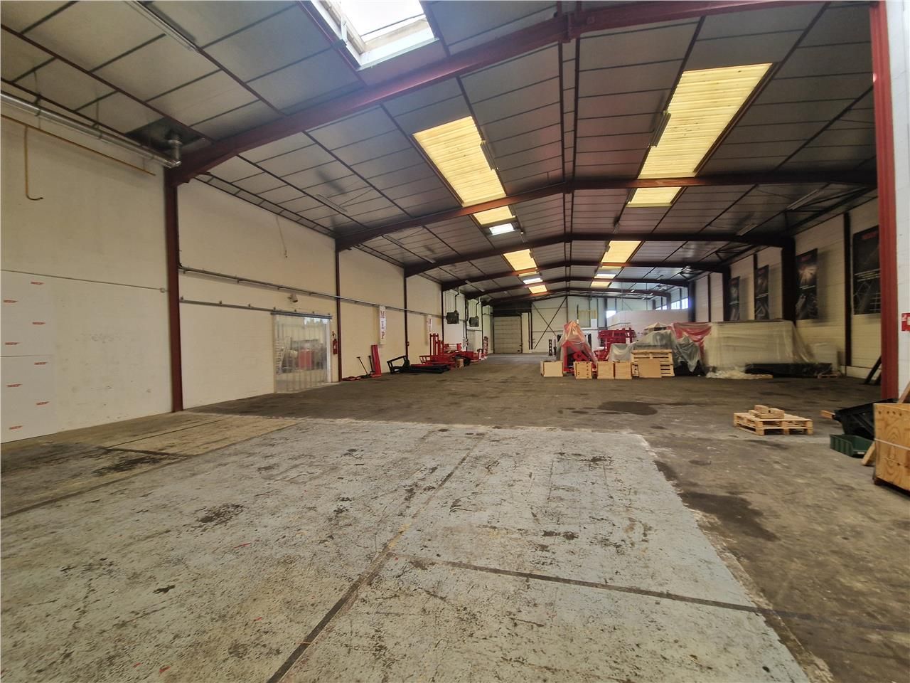 Vente entrepôts 3040 m² non divisibles