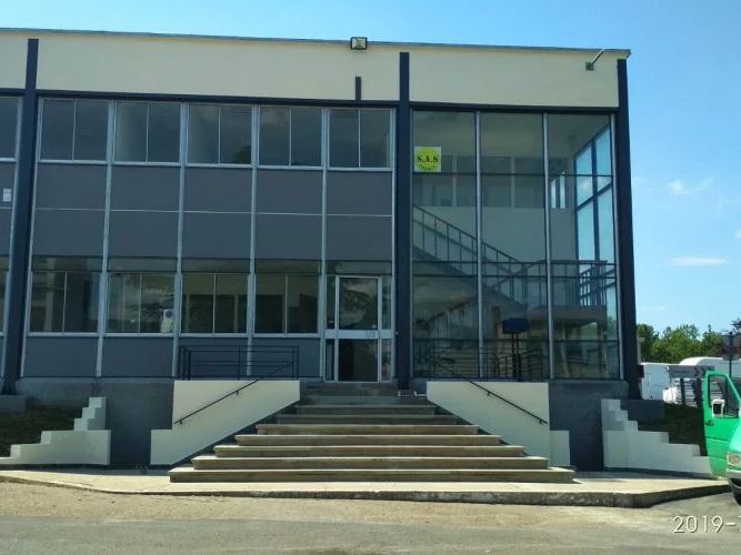 Location entrepôts 6300 m² non divisibles