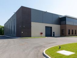 Location entrepôts 6088 m² non divisibles