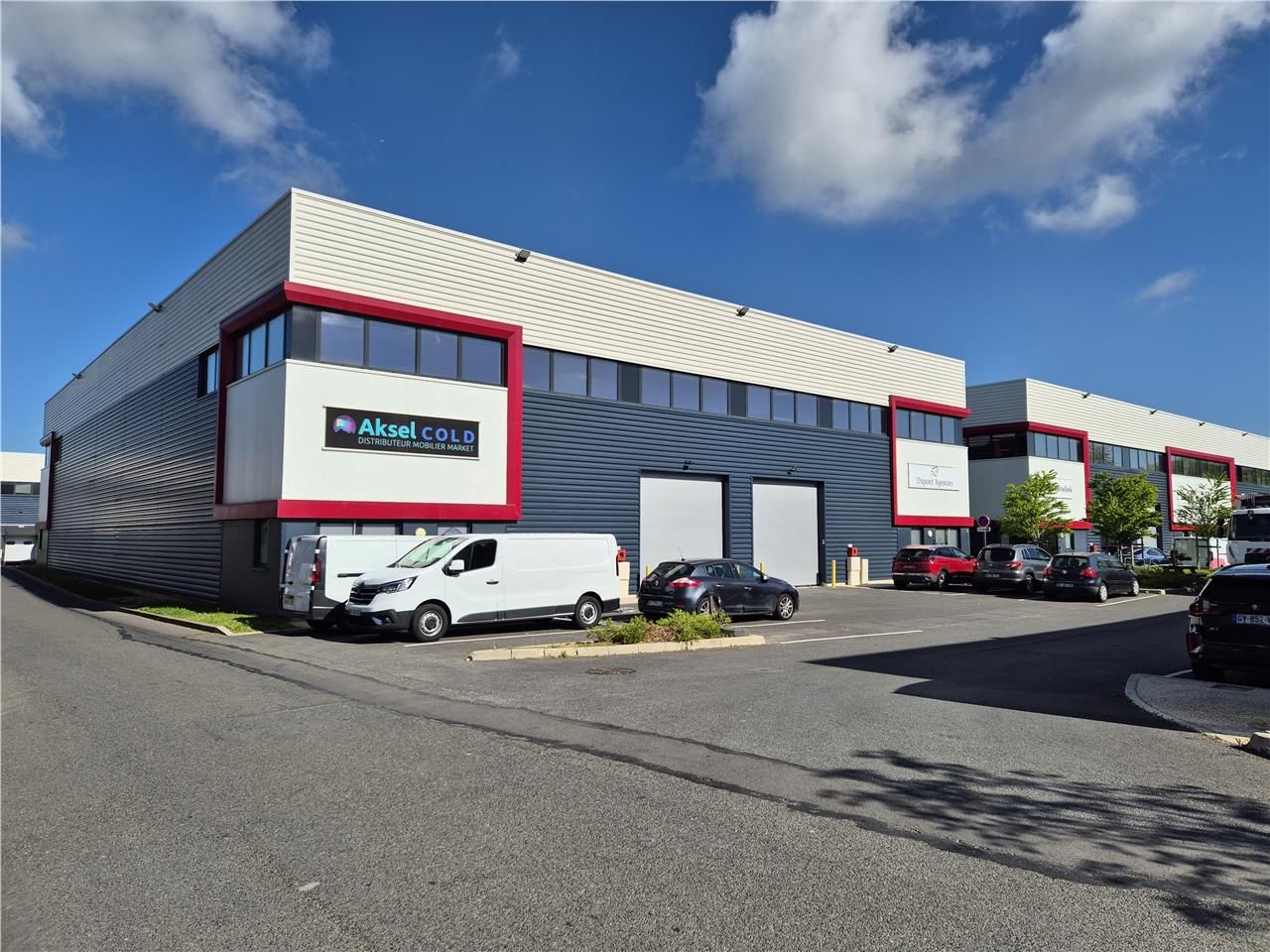 Location entrepôts 390 m² non divisibles