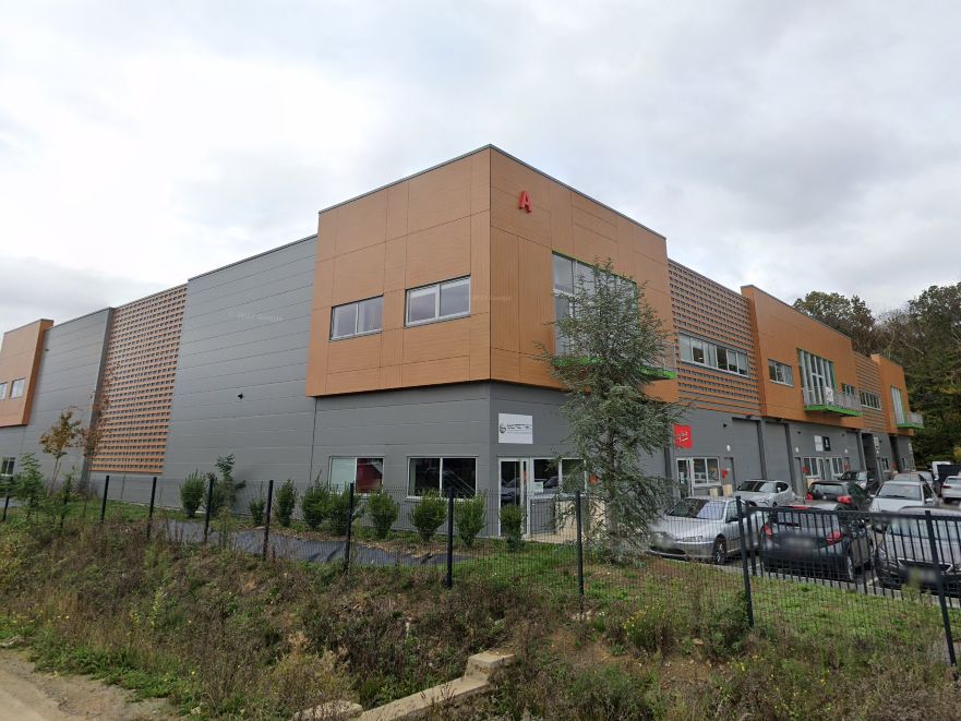 Location entrepôts 339 m² non divisibles