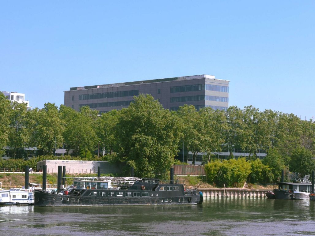 Location bureaux 7880 m² non divisibles