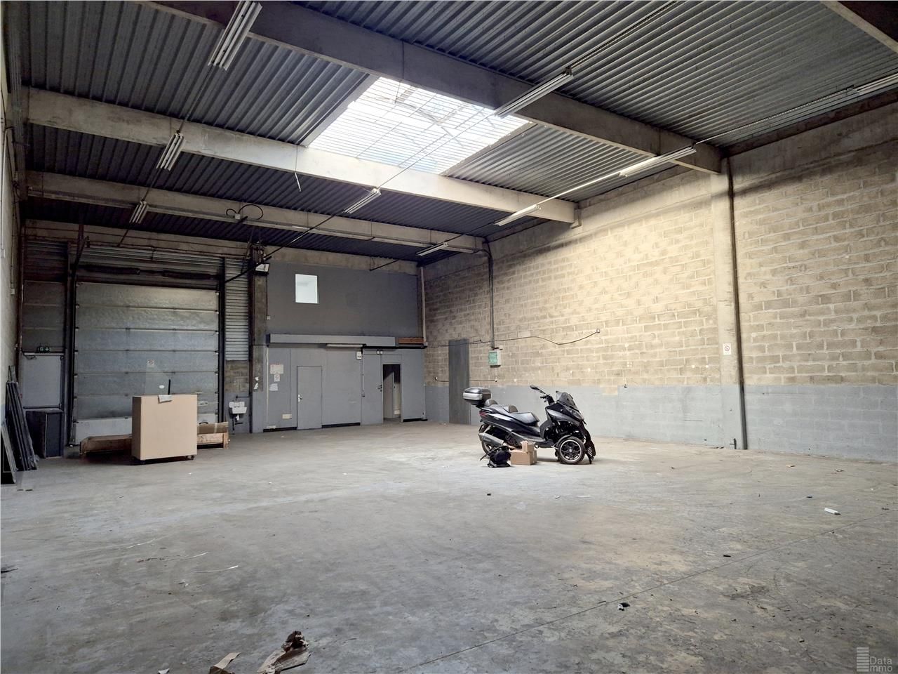 Location entrepôts 392 m² non divisibles