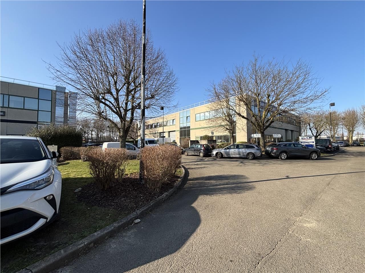 Location entrepôts 407 m² non divisibles