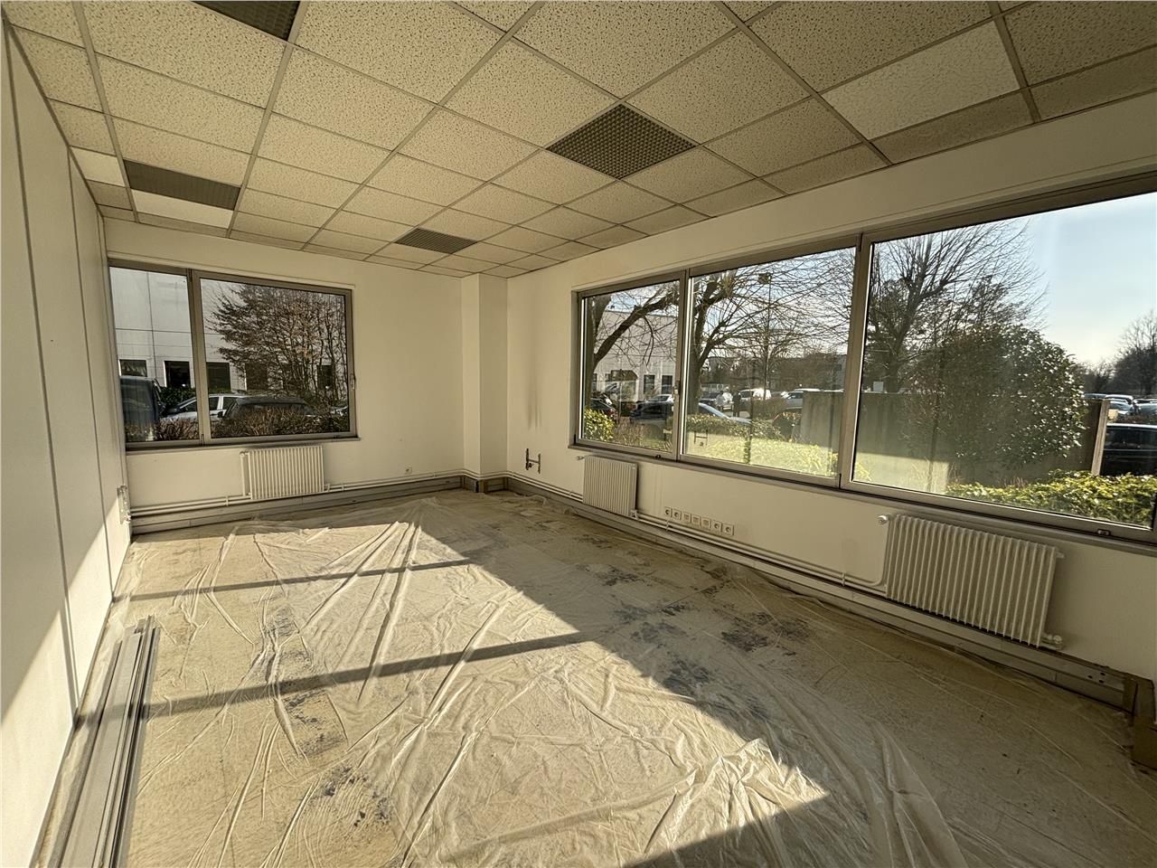 Location entrepôts 407 m² non divisibles