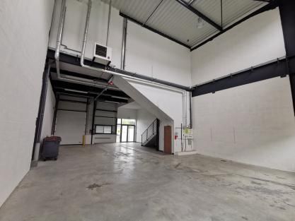 Location entrepôts 232 m² non divisibles
