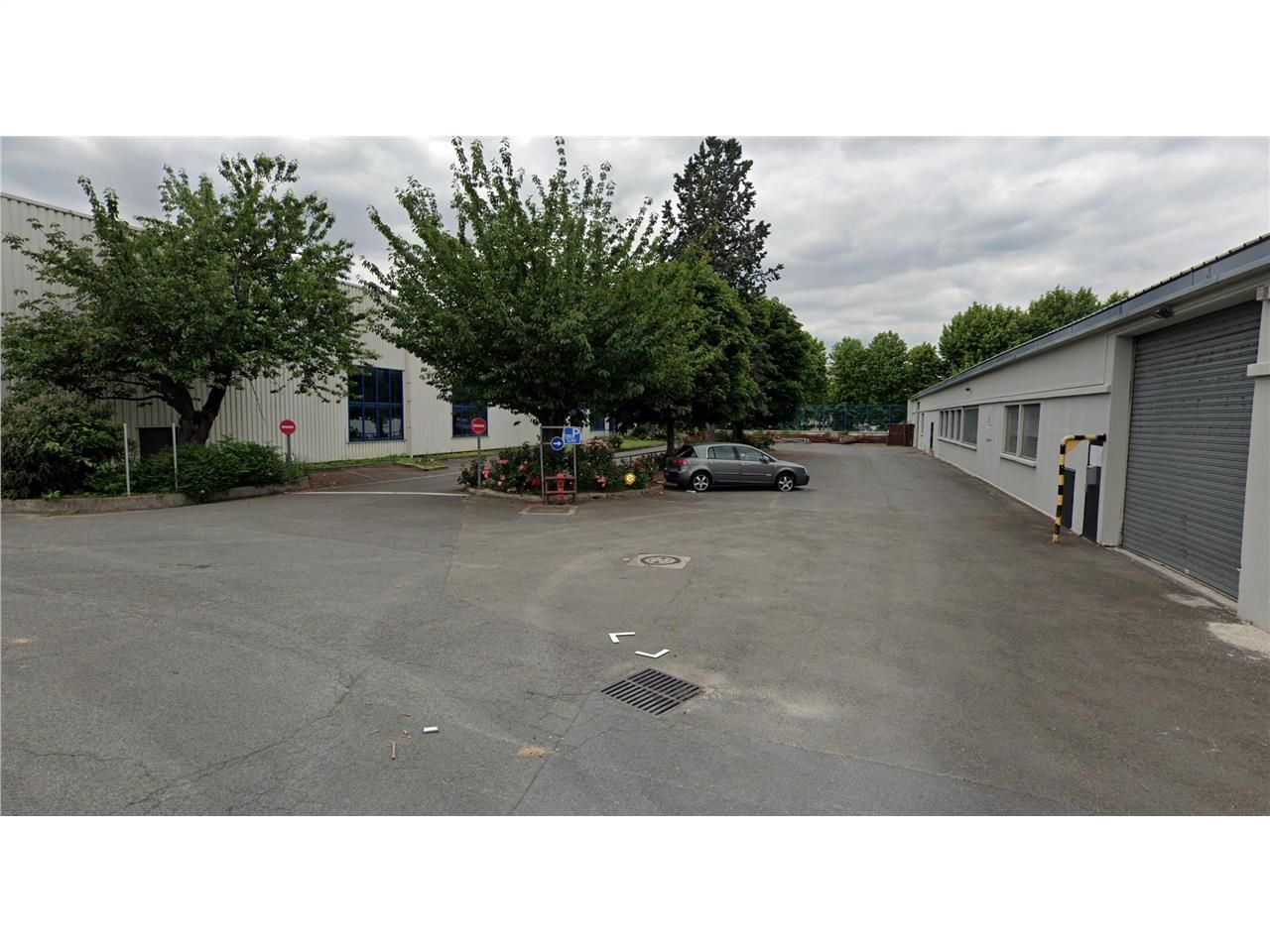 Location entrepôts 1752 m² non divisibles