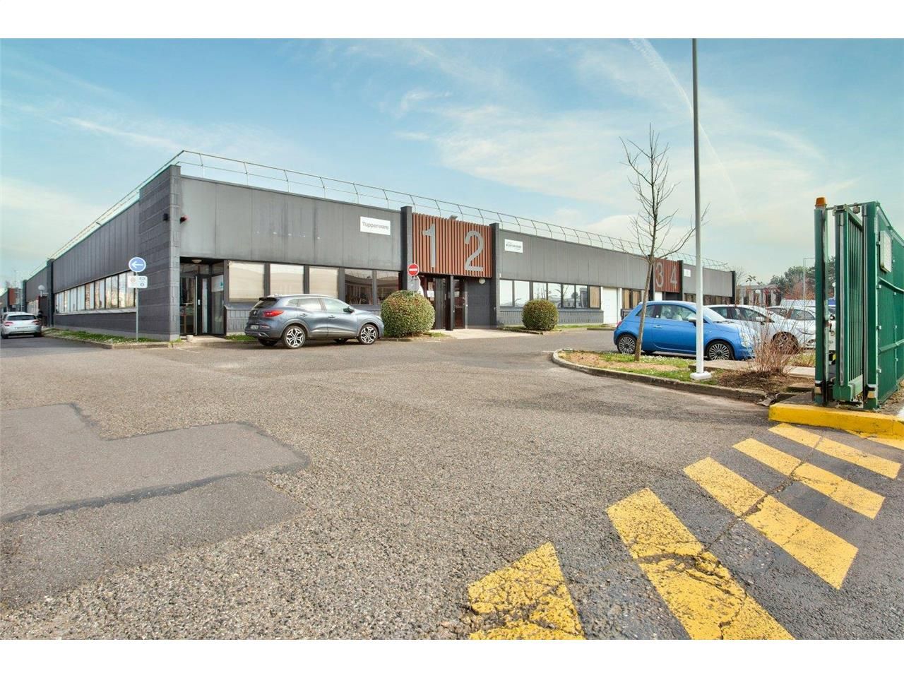 Location entrepôts 308 m² non divisibles