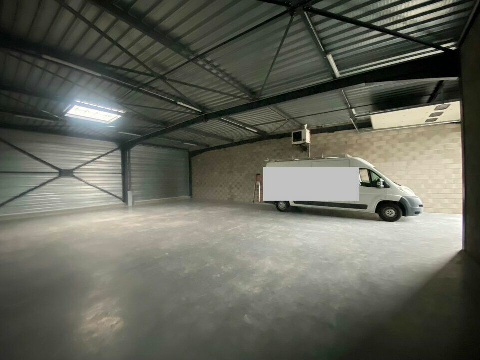 Location local d''activites 250 m² non divisibles