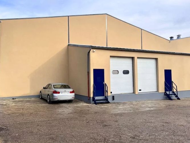 Location entrepôts 412 m² non divisibles