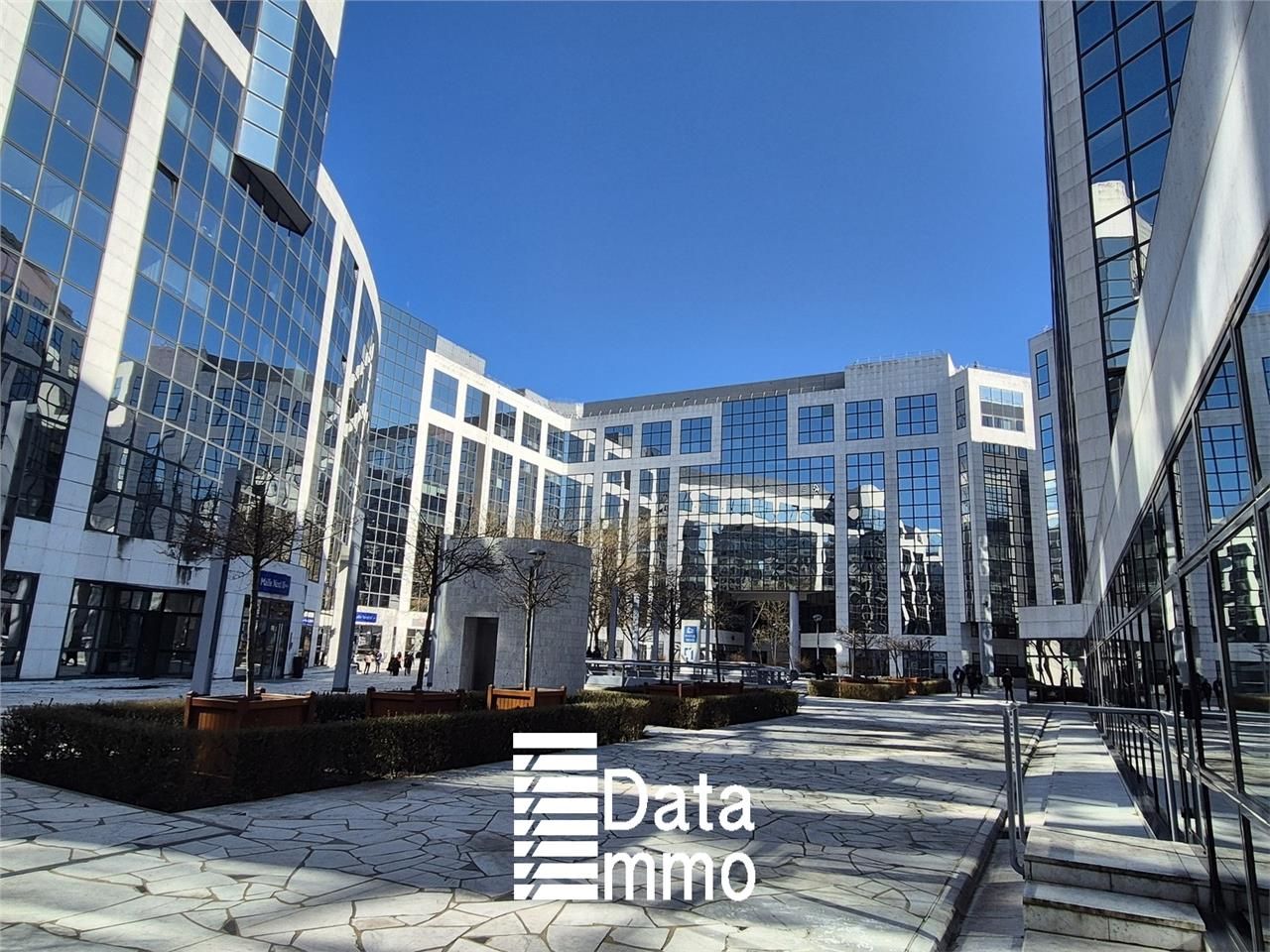 Location bureaux 600 m² non divisibles