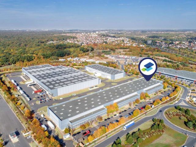 Location entrepôts 6806 m² non divisibles