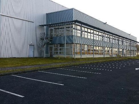 Location entrepôts 6806 m² non divisibles