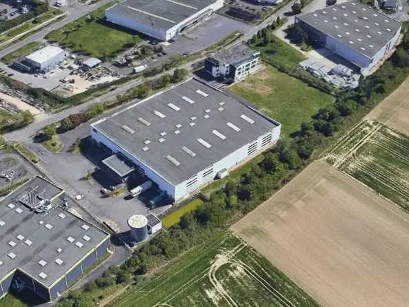 Location entrepôts 6734 m² non divisibles