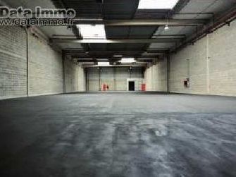Location entrepôts 1352 m² non divisibles