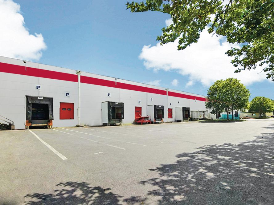 Location entrepôts 13802 m² non divisibles