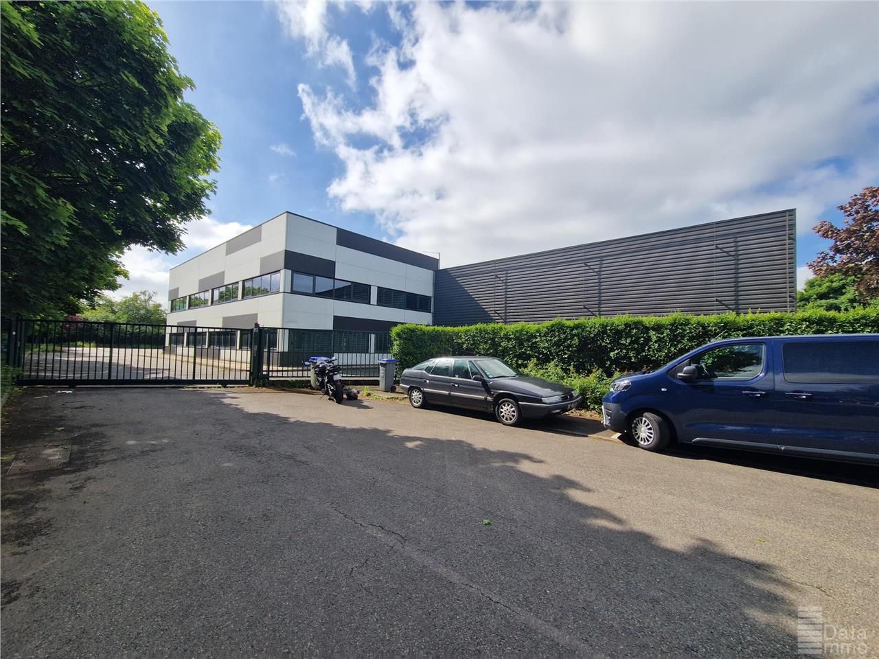 Location entrepôts 2361 m² non divisibles