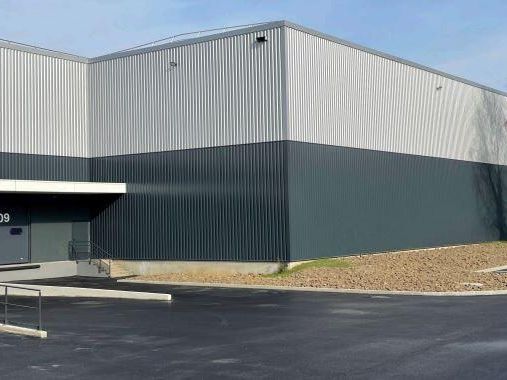 Location entrepôts 6715 m² non divisibles