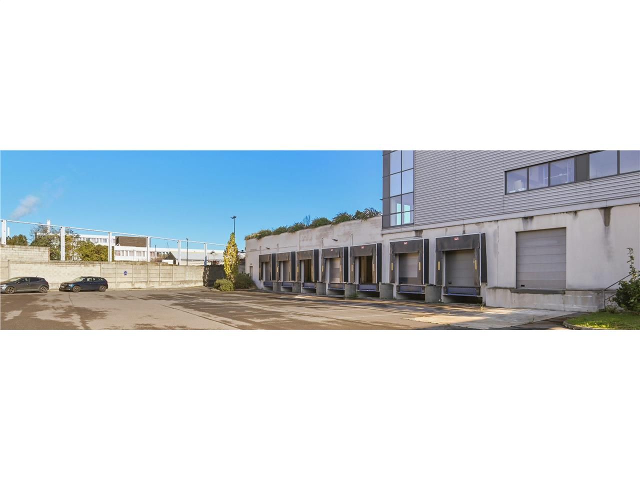 Location entrepôts 3687 m² non divisibles