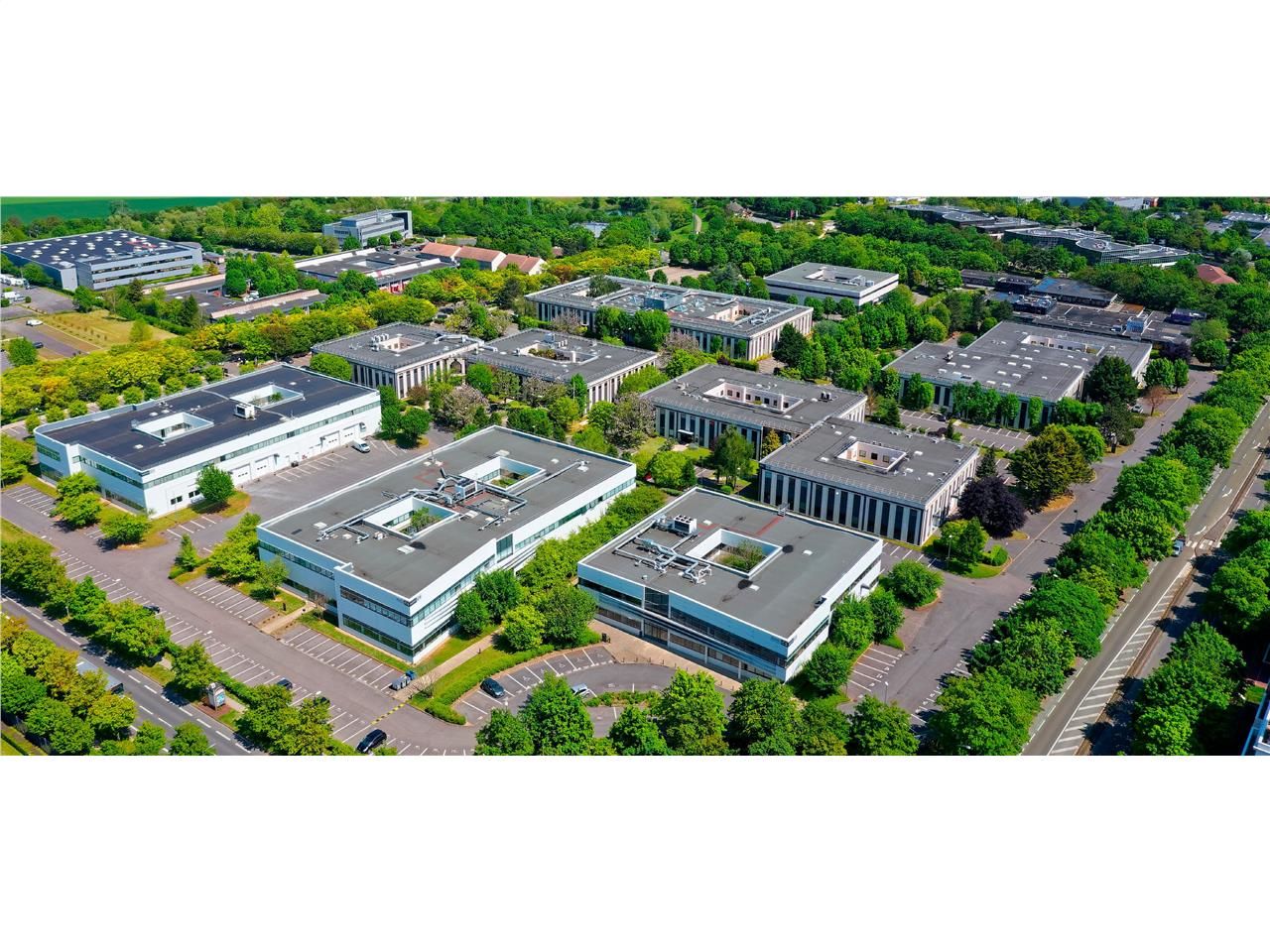 Location entrepôts 1665 m² non divisibles