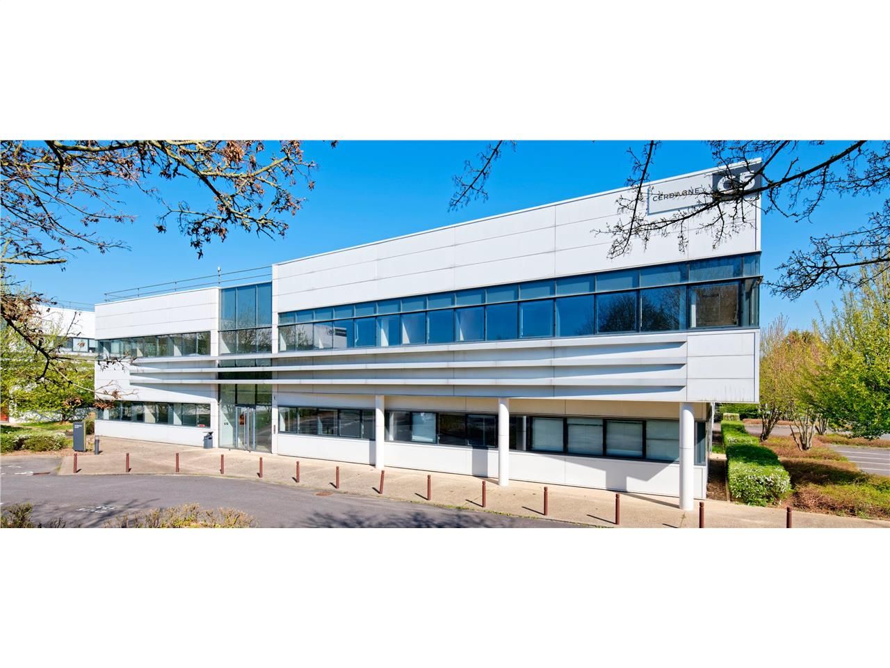 Location entrepôts 1665 m² non divisibles