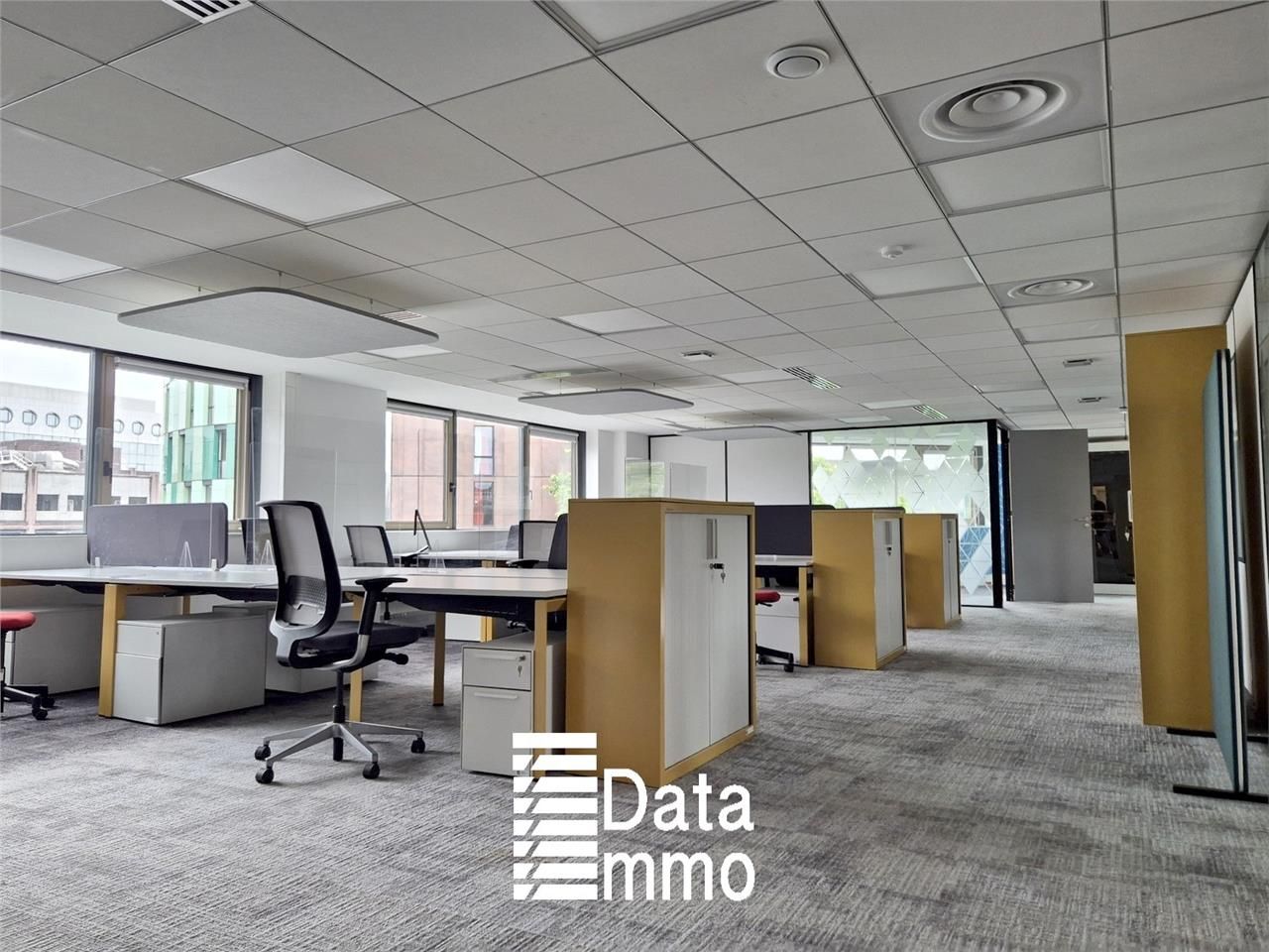 Location bureaux 2728 m² non divisibles
