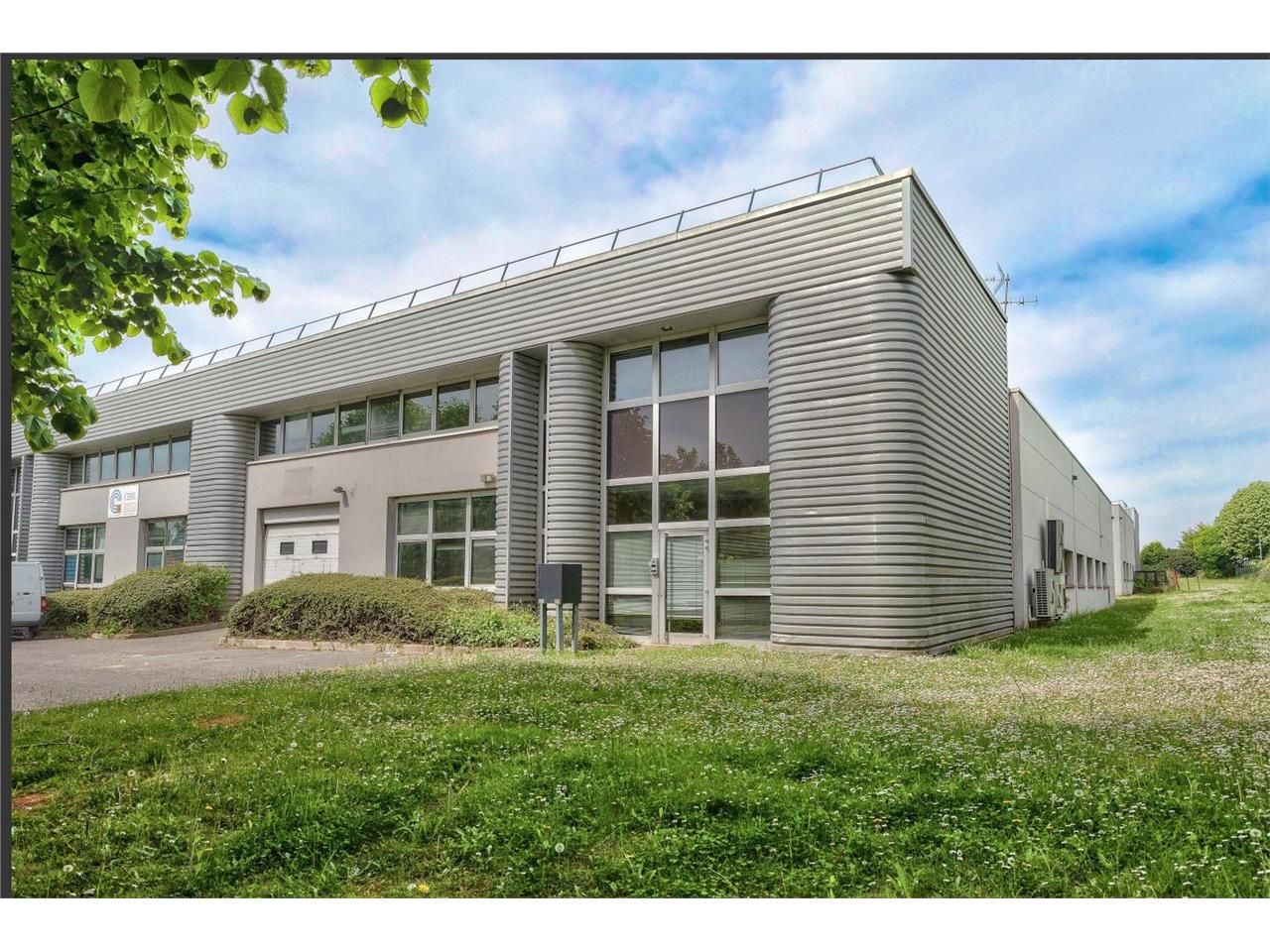 Location entrepôts 458 m² non divisibles