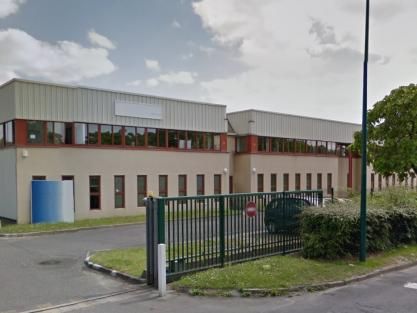Location entrepôts 798 m² non divisibles