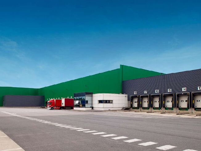 Location entrepôts 11388 m² non divisibles