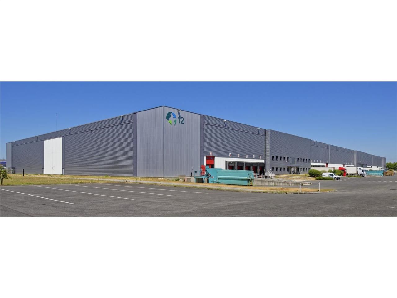 Location entrepôts 5774 m² non divisibles