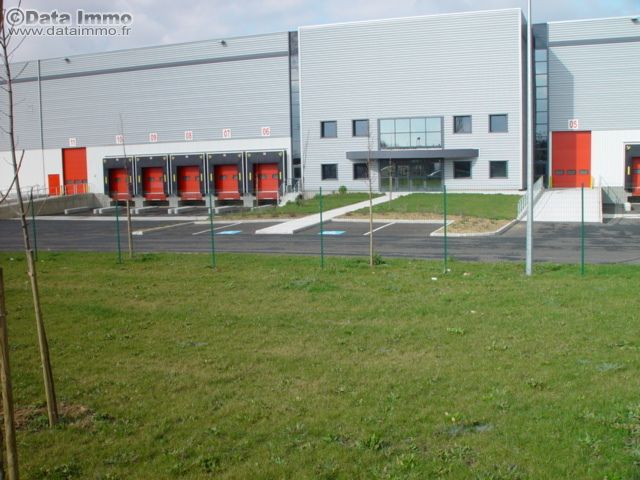 Location entrepôts 5774 m² non divisibles