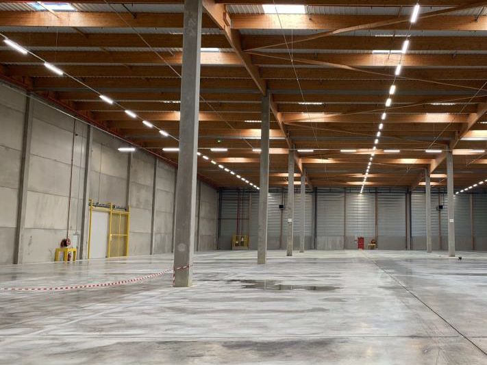 Location entrepôts 19073 m² non divisibles
