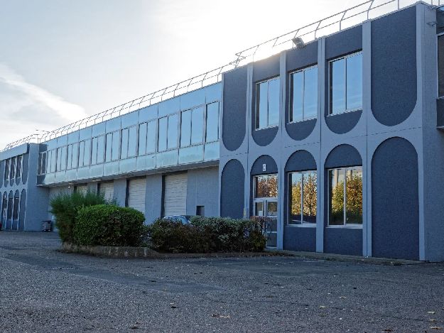 Location entrepôts 1117 m² non divisibles