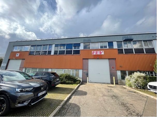Location entrepôts 1724 m² non divisibles