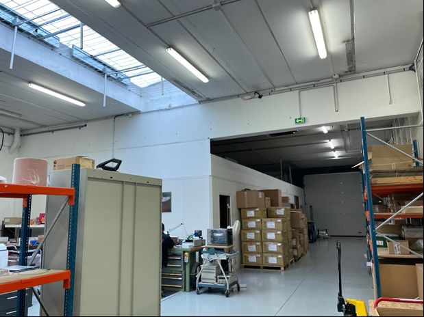 Location entrepôts 1724 m² non divisibles