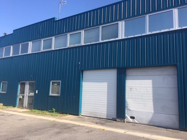 Location entrepôts 1116 m² non divisibles