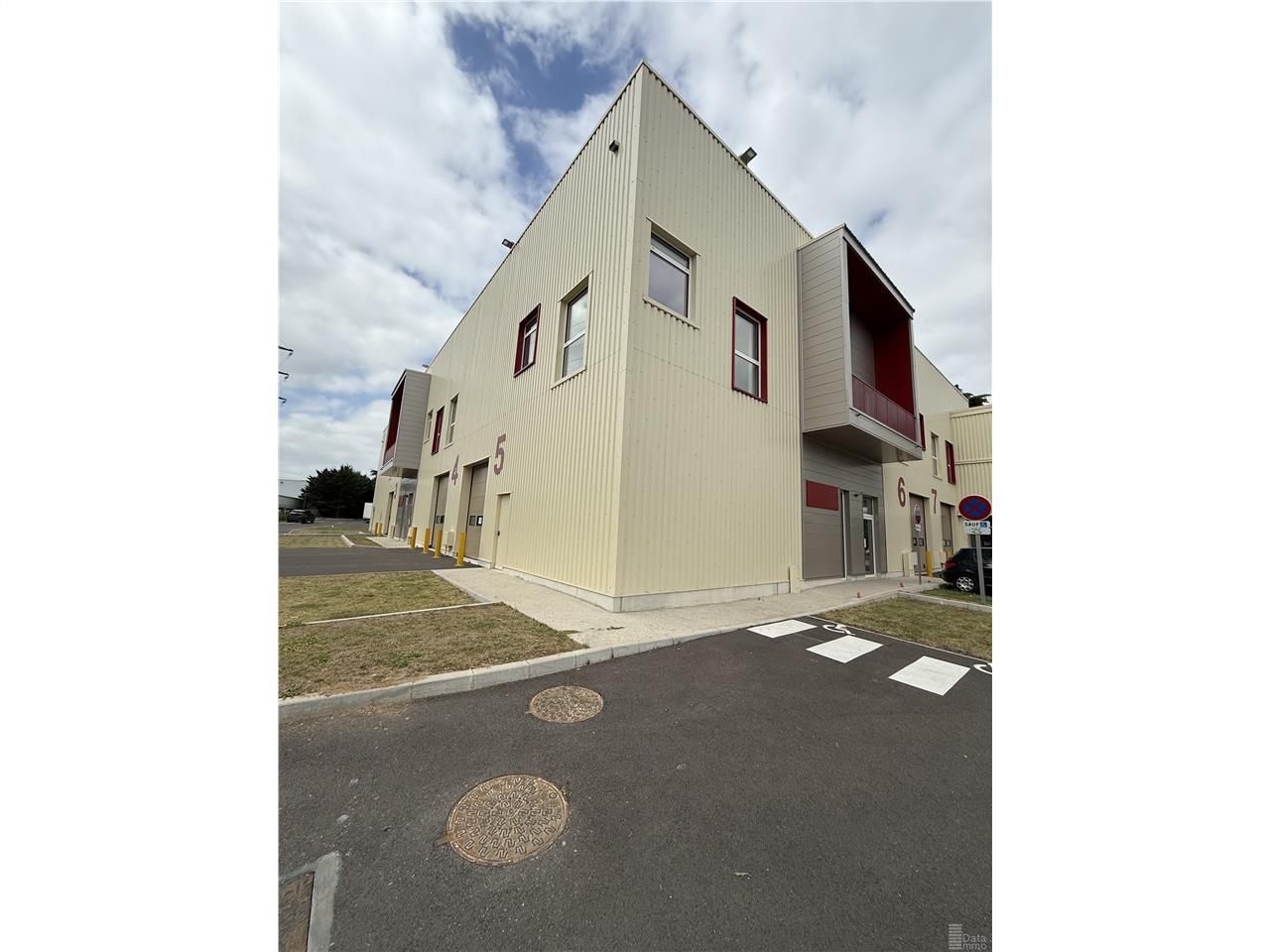 Location entrepôts 1307 m² non divisibles