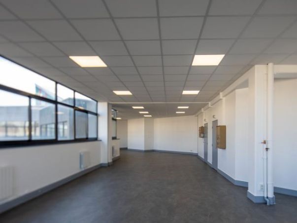 Location entrepôts 661 m² non divisibles