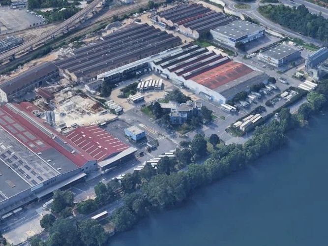 Location entrepôts 2800 m² non divisibles