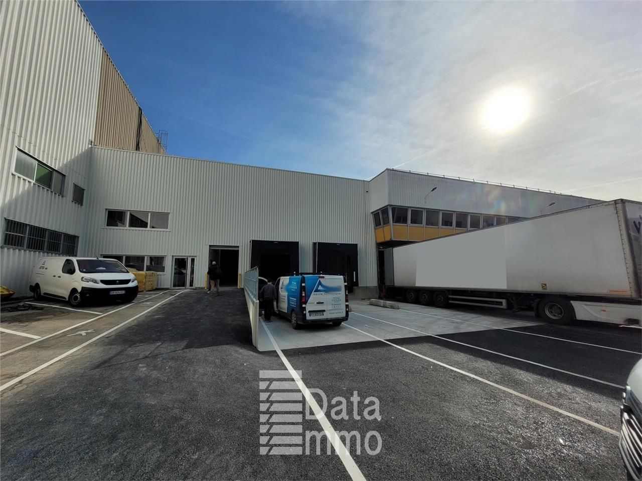 Location entrepôts 1555 m² non divisibles