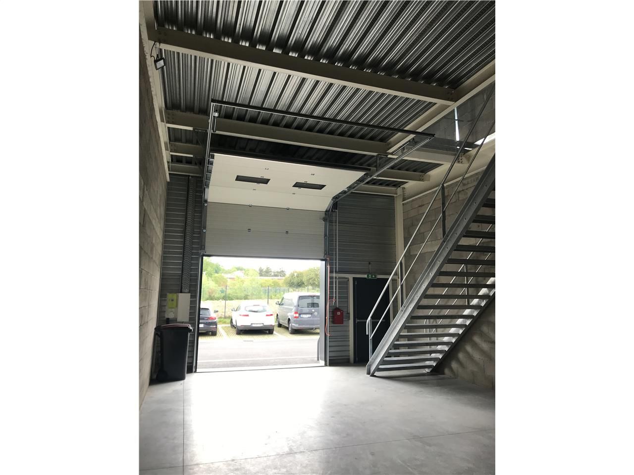 Location entrepôts 3322 m² non divisibles