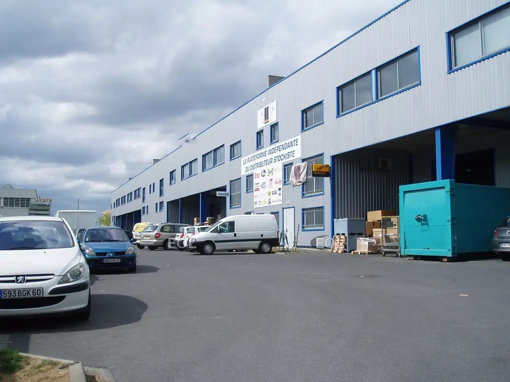 Location entrepôts 1759 m² non divisibles