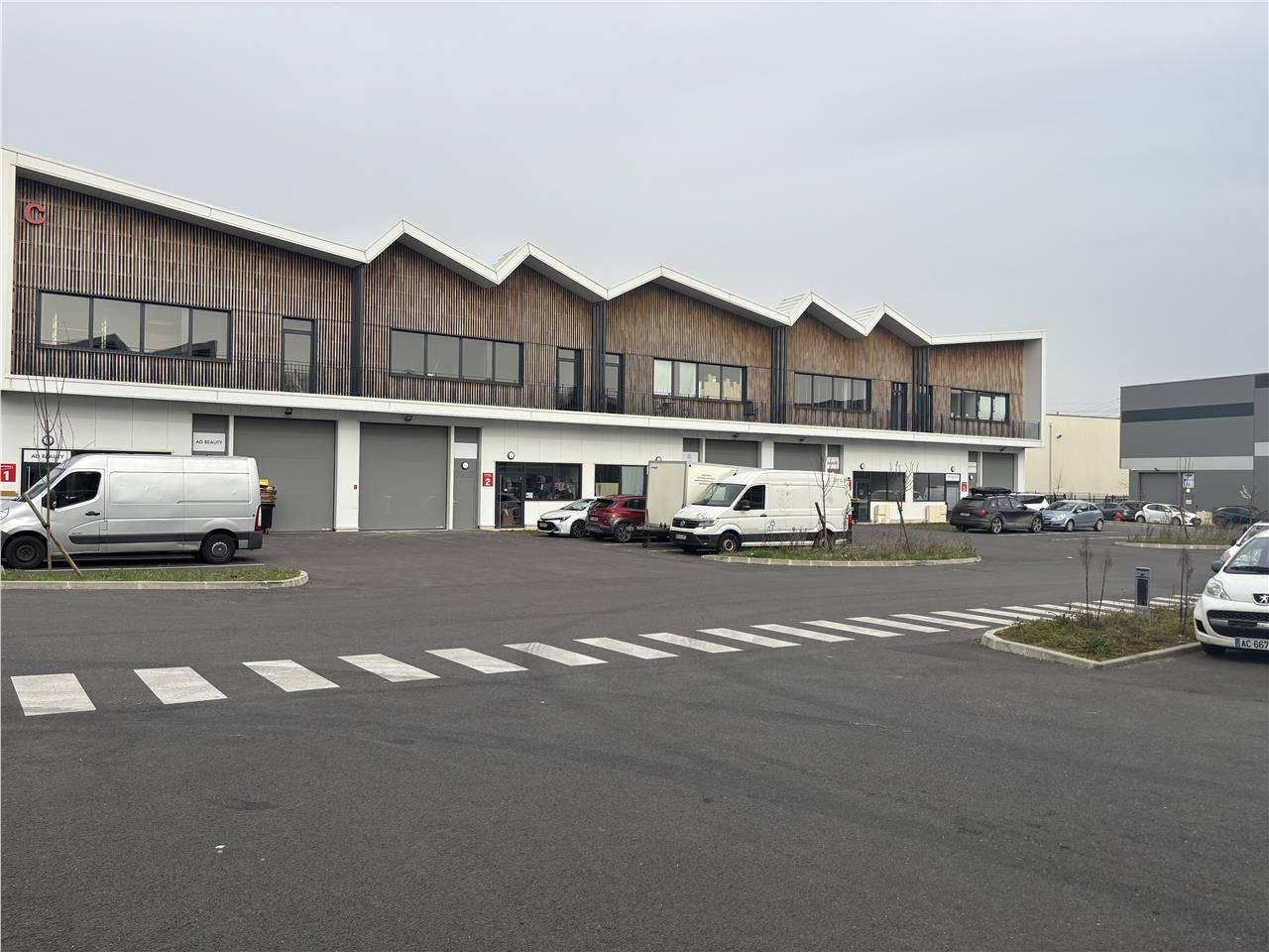Location entrepôts 1136 m² non divisibles